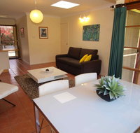 Bright Highland Valley Cottages - Airlie Beach Holiday