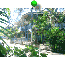 Byron Bay Bunkhouse - Airlie Beach Holiday