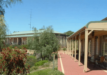 Bayleaf Rural Getaway - Airlie Beach Holiday