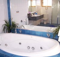 Bateau Bay Beachfront Luxury Accomodation - Airlie Beach Holiday