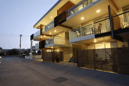 The Dolphin Apartments - Airlie Beach Holiday 1