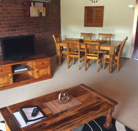 Cleveland Visitor Villas Motel  Shailer Park Garden Villas