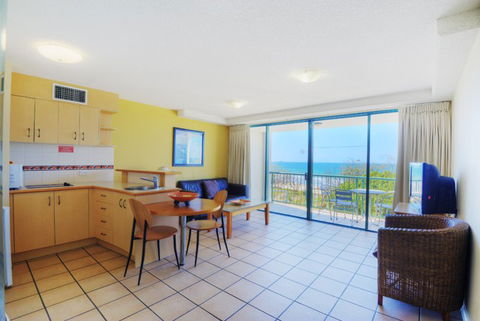 Grand Palais Beachside Resort - Airlie Beach Holiday 4