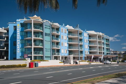 Grand Palais Beachside Resort - Airlie Beach Holiday 7