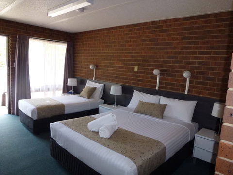 Healesville Motor Inn - Airlie Beach Holiday 1