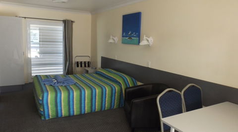 Central Point Motel - Airlie Beach Holiday 1