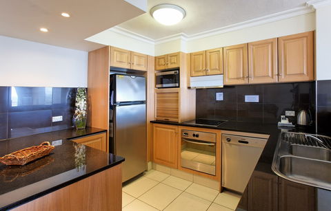 La Grande Apartments Broadbeach - Airlie Beach Holiday 2