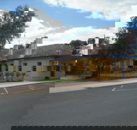 Goroke Hotel Bar amp Bistro - Airlie Beach Holiday