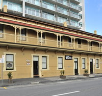 Hotel Tivoli - Airlie Beach Holiday