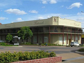 Redearth Boutique Hotel - Airlie Beach Holiday 0