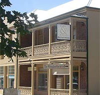 Cobb  Co Court Boutique Hotel - Airlie Beach Holiday