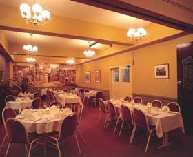 Governor Macquarie Motor Inn - Airlie Beach Holiday 0