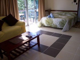 Cardwell Beach Motel - Airlie Beach Holiday 0
