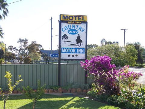The Country Way Motor Inn - Airlie Beach Holiday 2