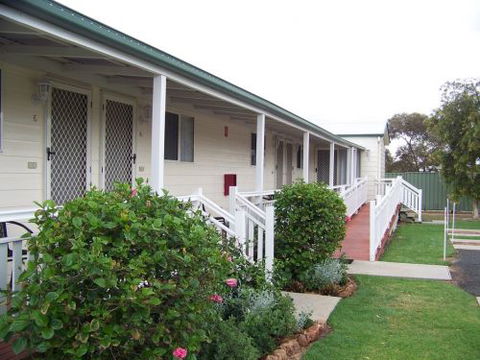 The Country Way Motor Inn - Airlie Beach Holiday 3