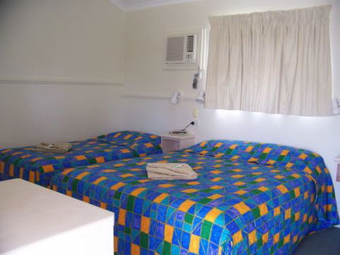 The Country Way Motor Inn - Airlie Beach Holiday 4