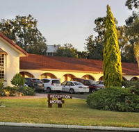 McNevins Warwick Motel amp Gunyah Restaurant - Airlie Beach Holiday