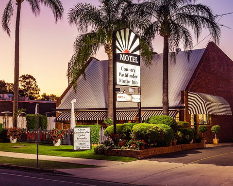 Country Pathfinder Motor Inn - Airlie Beach Holiday 0