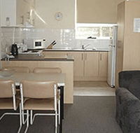 Glenelg Holiday Apartments-Corfu - Airlie Beach Holiday