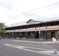 Crown Hotel Motel - Airlie Beach Holiday