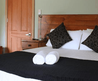Tullah Lakeside Chalets - Airlie Beach Holiday