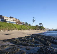 Oceanfront Motel - Airlie Beach Holiday