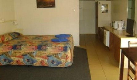 Airport Motel Alice Springs - Airlie Beach Holiday 1