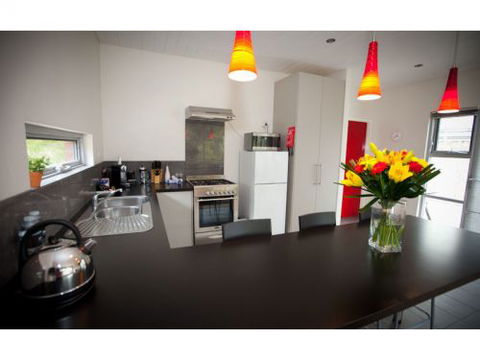 Hanover Bay Studio Apartments - Airlie Beach Holiday 1