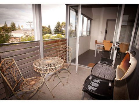 Hanover Bay Studio Apartments - Airlie Beach Holiday 2