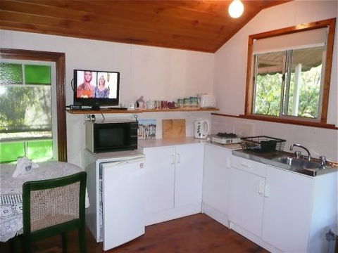 Mt Nebo Railway Carriage & Chalet - Airlie Beach Holiday 6