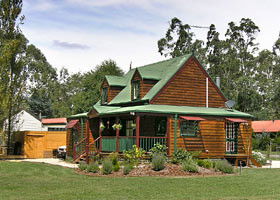 Mystic Mountains Holiday Cottages - Airlie Beach Holiday 0