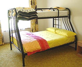 Peelview Court Holiday Accommodation - Airlie Beach Holiday 0