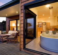 Coastal View Cabins - Airlie Beach Holiday