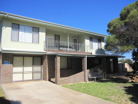 Lancelin Beach Breaks Holiday Accommodation - Airlie Beach Holiday 5