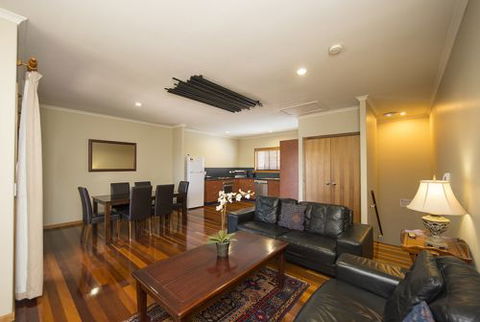 Portside Executive Aparments - Airlie Beach Holiday 2