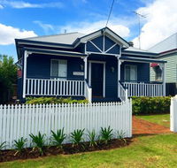 The Blue Cottage on Kent - Airlie Beach Holiday