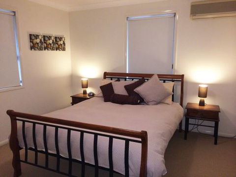 The Blue Cottage On Kent - Airlie Beach Holiday 4
