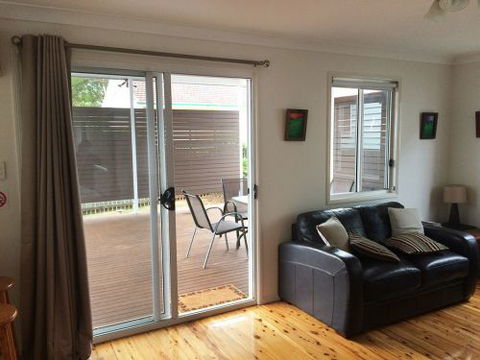 The Blue Cottage On Kent - Airlie Beach Holiday 6