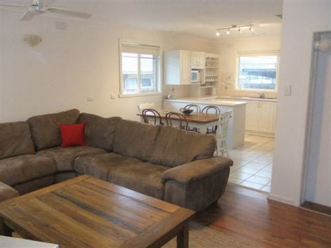 Rosebud Beach House On Kennington - Airlie Beach Holiday 0