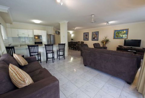 Costa Royale Trinity Beach  - Airlie Beach Holiday 2