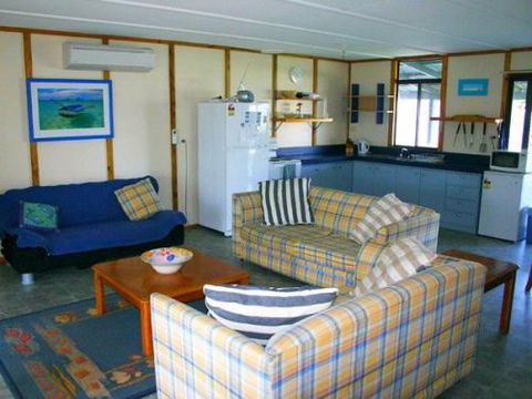 Lancelin Accommodation Service - Airlie Beach Holiday 4