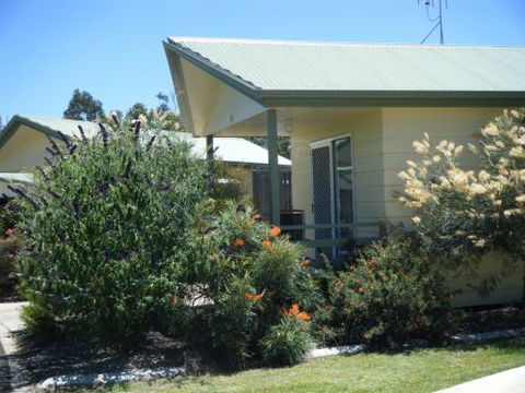 Pepper Tree Cabins - Airlie Beach Holiday 0
