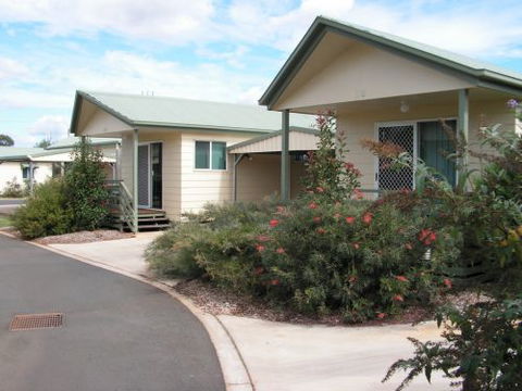 Pepper Tree Cabins - Airlie Beach Holiday 3