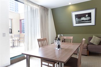 Crossley Hotel Melbourne - Airlie Beach Holiday 11