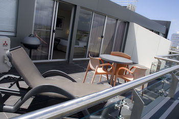 Hotel Urban St Leonards - Airlie Beach Holiday 4