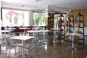 Hotel Urban St Leonards - Airlie Beach Holiday 15