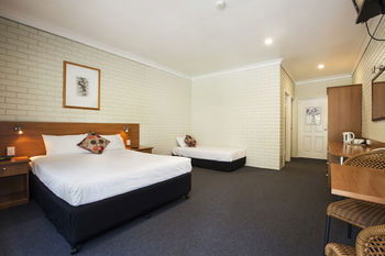 Archer Hotel Nowra - Airlie Beach Holiday 1