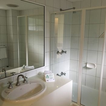 Eltham Gateway Hotel - Airlie Beach Holiday 1