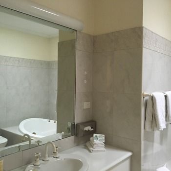 Eltham Gateway Hotel - Airlie Beach Holiday 3