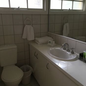 Eltham Gateway Hotel - Airlie Beach Holiday 4